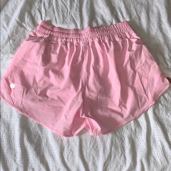 Hotty hot shorts Lululemon baby pink - Picture 2 of 4